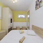Ana *