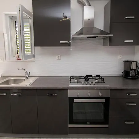 Ana Apartment *