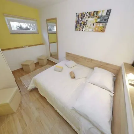 Sunny Stone With Free Parking Apartman