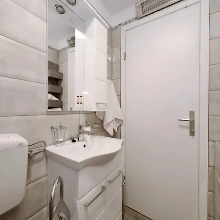 Sunny Stone With Free Parking Apartman